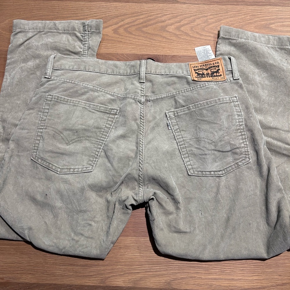 Levi's Men's Corduroy Pants in Khaki